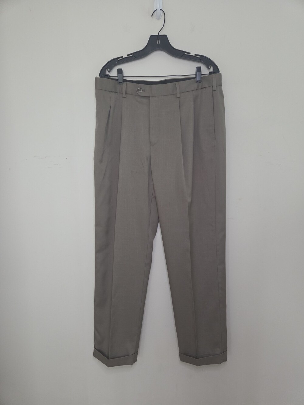 Women's Savane Pleated Front Tan Color Dress Pants Sz 36 X 32